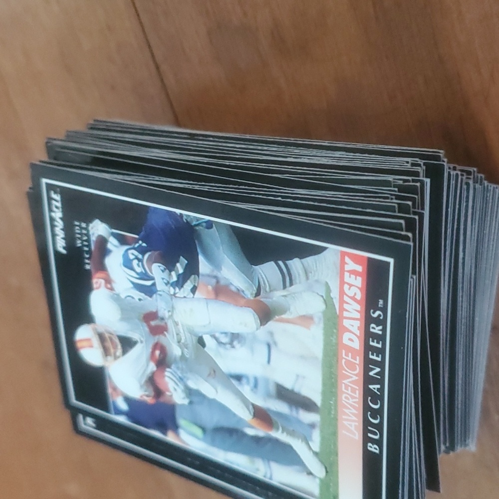 PINNACLE baseball cards stack of 100 cards (random teams)
